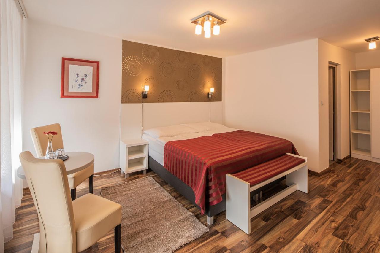 Riviéra Rooms Vendégszobák Mosonmagyaróvár Exterior foto